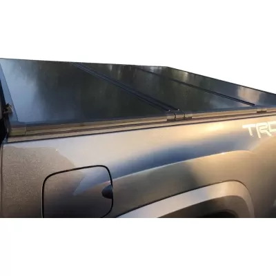 OSIAS Tri-Fold Hard Truck Bed Tonneau Cover For Chevy Colorado